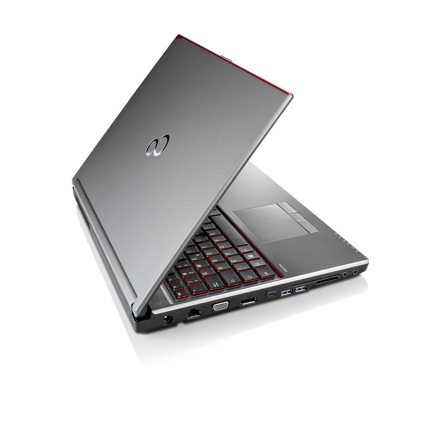 Fujitsu Celsius H760 Xeon E3-1505M V5 2,8 GHz / 16 GB / 480 SSD / 15,6'' FullHD / Win 10 Prof. (Update) + Nvidia Quadro M1000M